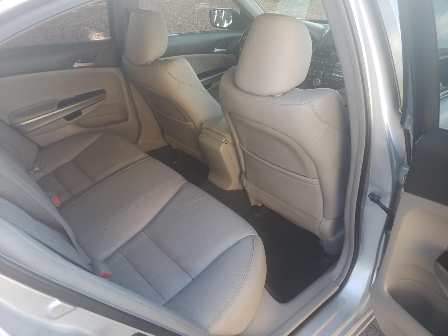 2009 Honda Accord ex-l (1HGCP36849A) with an 3.5L V6 DOHC 24V engine, 6-Speed Automatic transmission, located at 323 E Dunlap Ave., Phoenix, AZ, 85020, (602) 331-9000, 33.567677, -112.069000 - 2009 Honda Accord EX-L,.......EXCELLENT condition, A Real Must See!!.... No accidents, Power everything, Stereo/cd player, Phone sync, Bluetooth, Satellite compatible, Ice cold ac, Clean Black and Gray interior with Gray leather seats in near perfect condition, power windows, power door locks, Gorge - Photo#15